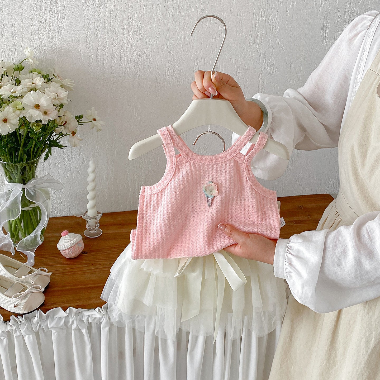 Summer New Baby Sweet Knit Vest with Breathable Bow Net Skirt Two-Piece Set