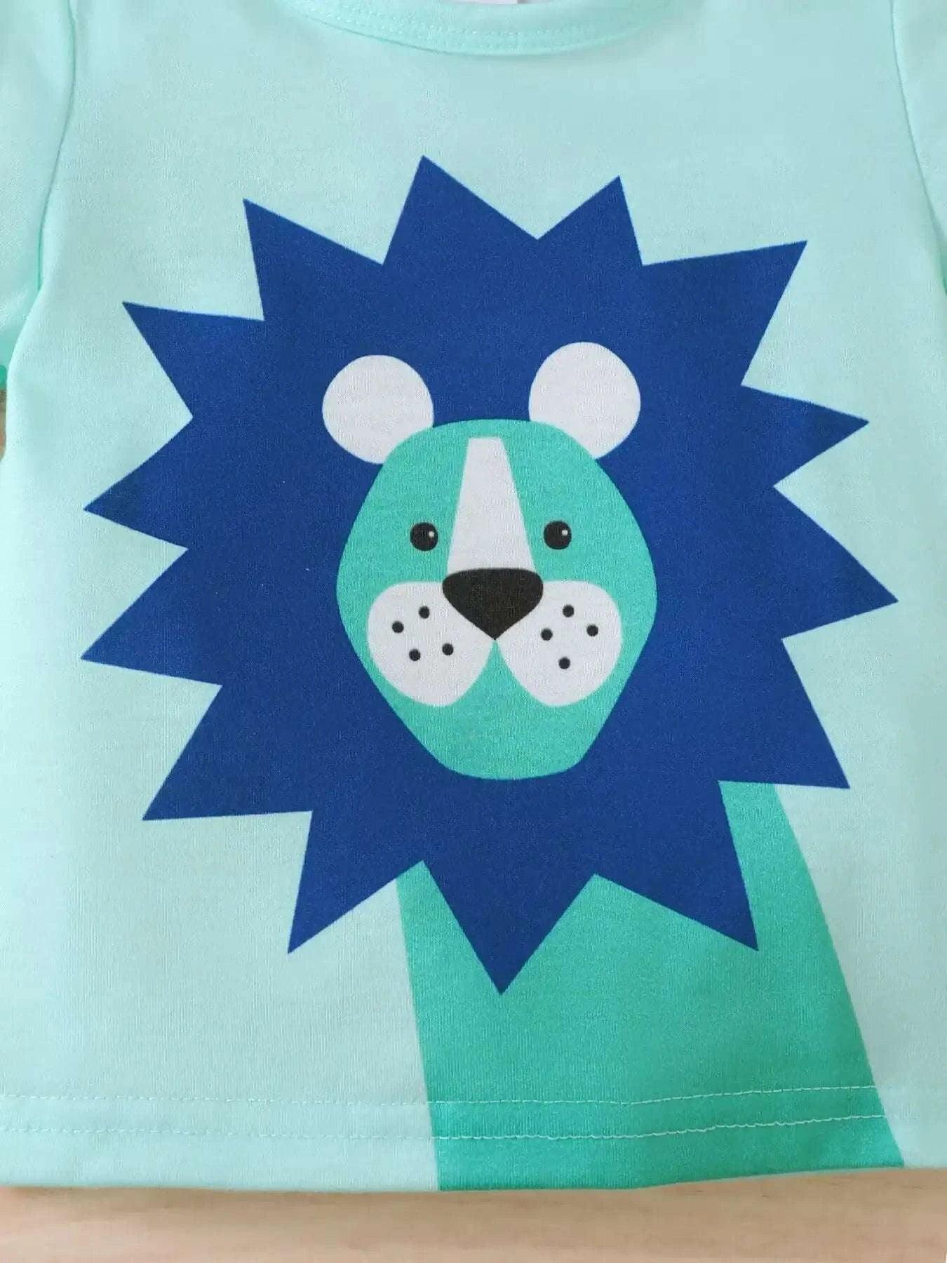 Light blue short-sleeve top with large blue lion head face print