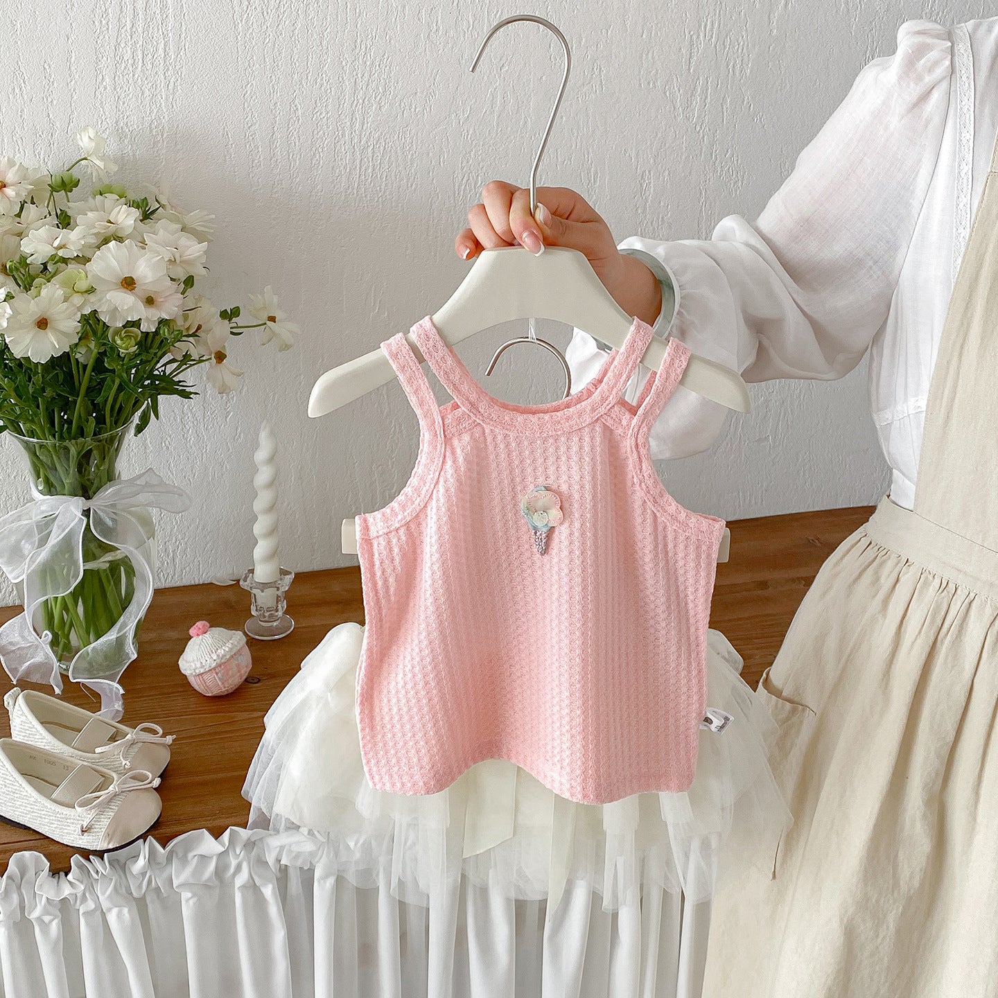 Summer New Baby Sweet Knit Vest with Breathable Bow Net Skirt Two-Piece Set
