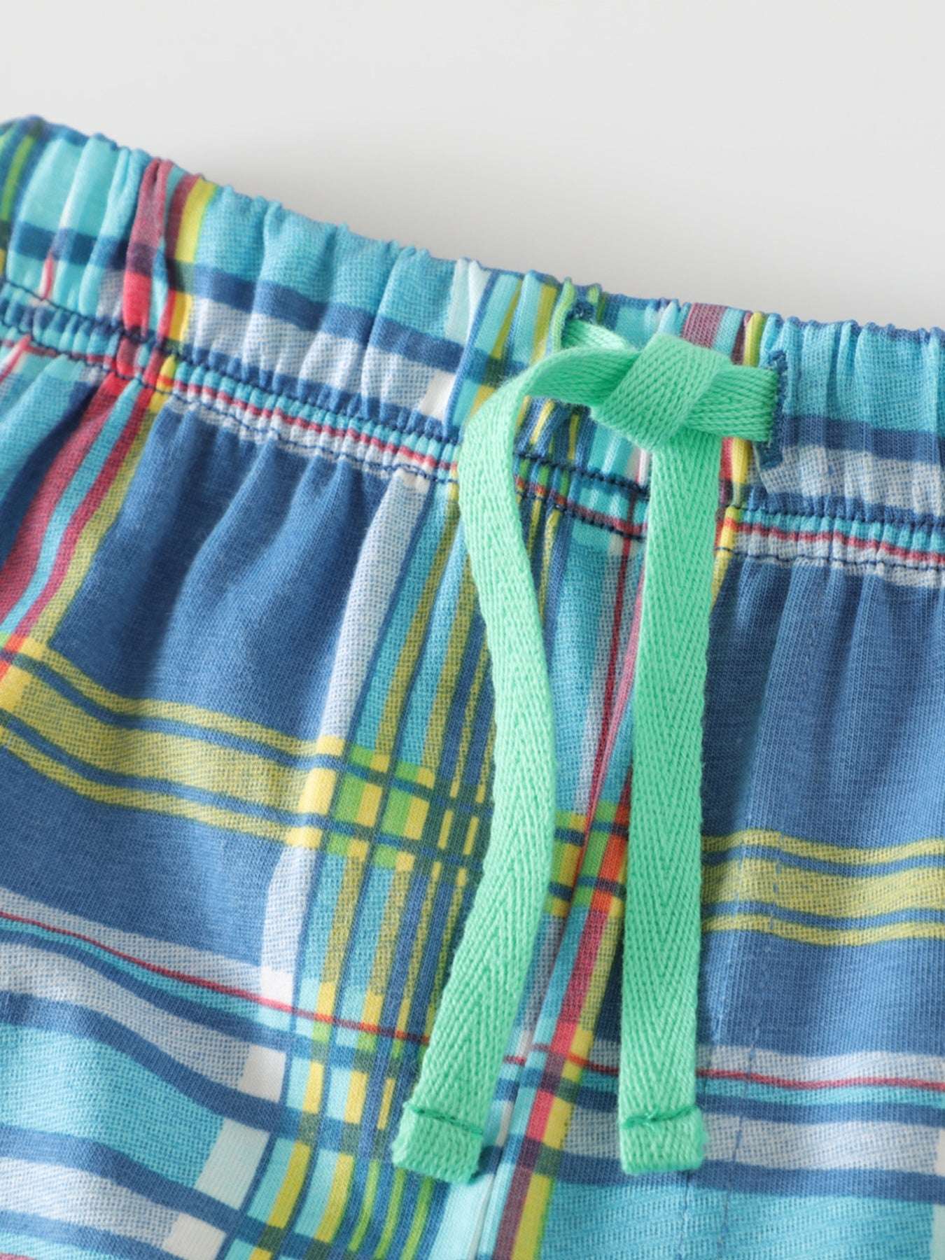 Multicolor plaid shorts with elastic waistband and green drawstring