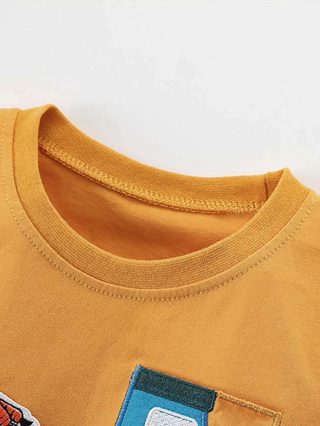 Children's gold crew-neck t-shirt, close-up collar and neck ribbing