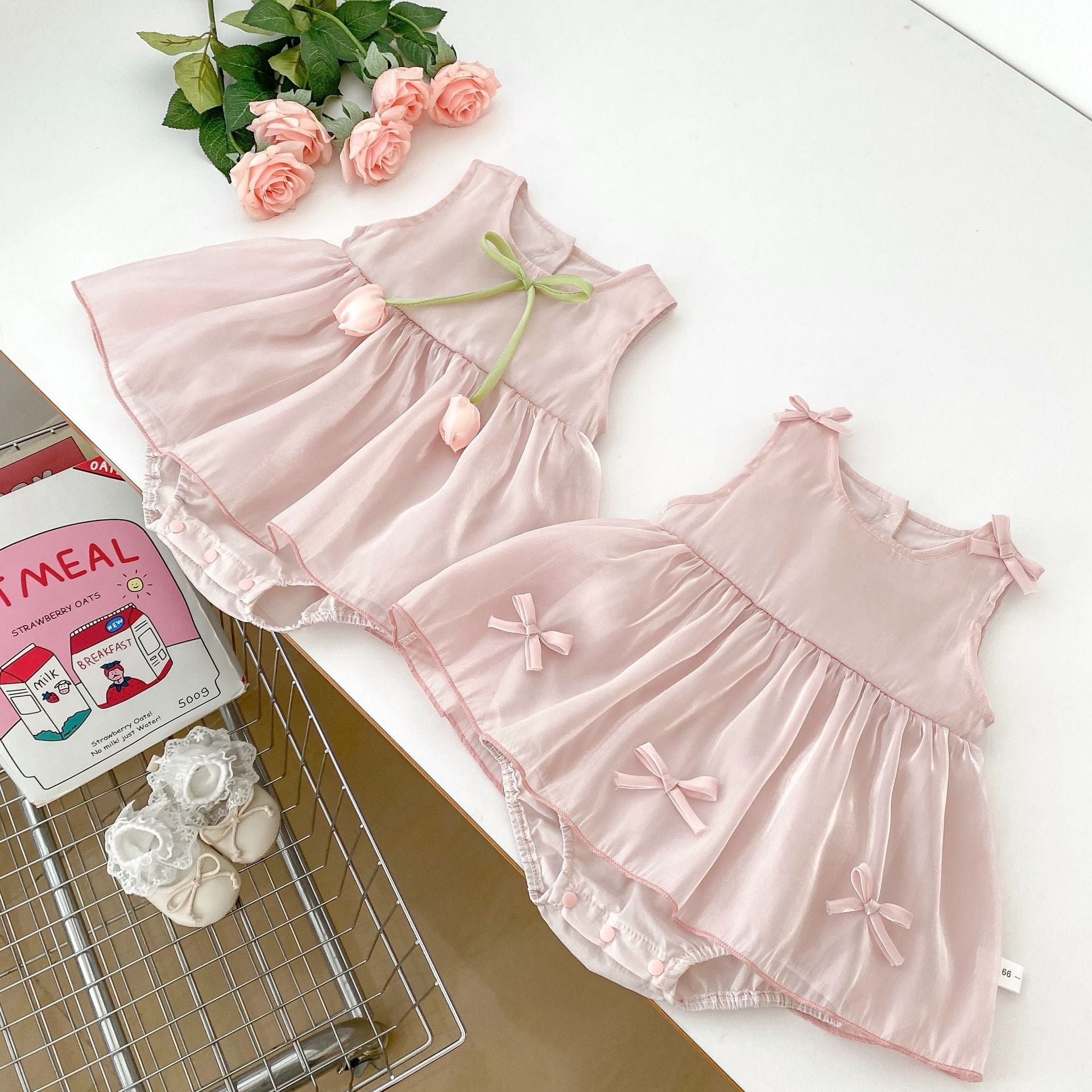 Cute Baby Girls Summer Outfit with Bow and Floral Design, Sleeveless Romper Dress, Princess Style for Newborns and Baby Showers