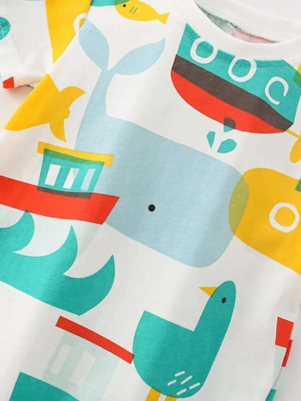 Children's cartoon print T-shirt with colorful building and animal graphics