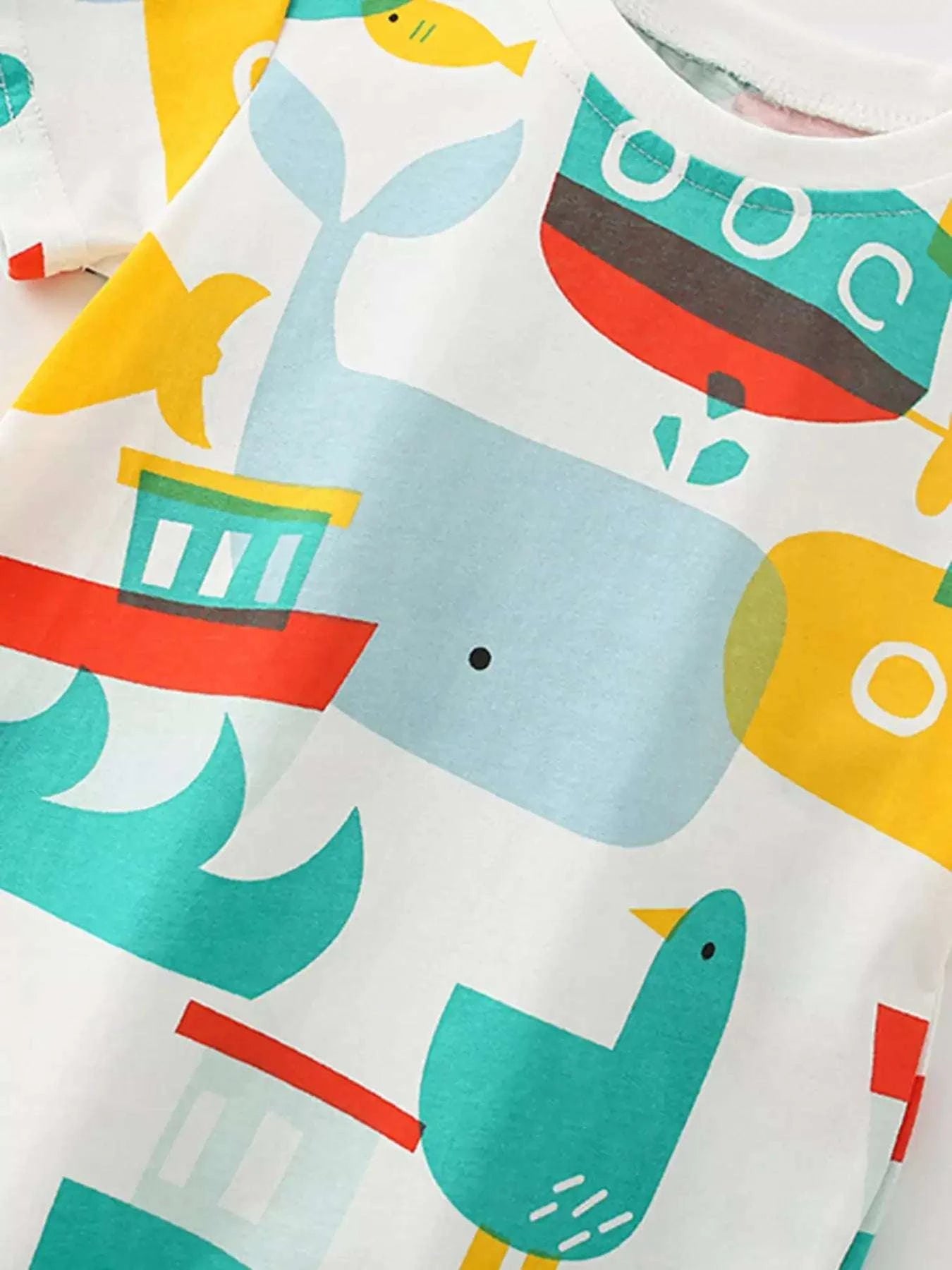 Children's cartoon print T-shirt with colorful building and animal graphics