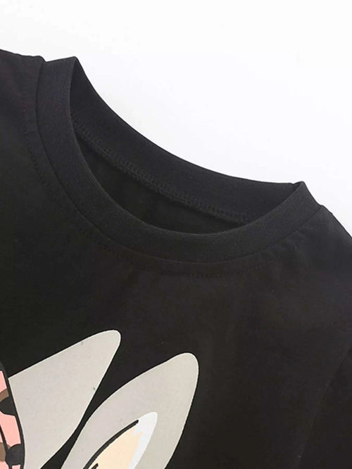 Black crewneck kids' T-shirt neckline and short sleeves, plain fabric