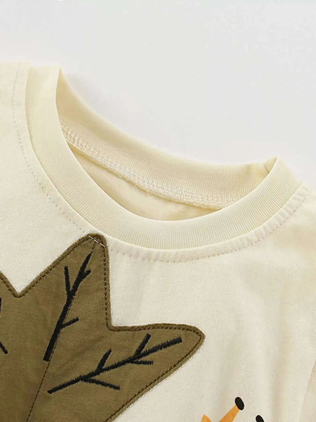 Kids beige crewneck t-shirt with animal star graphic