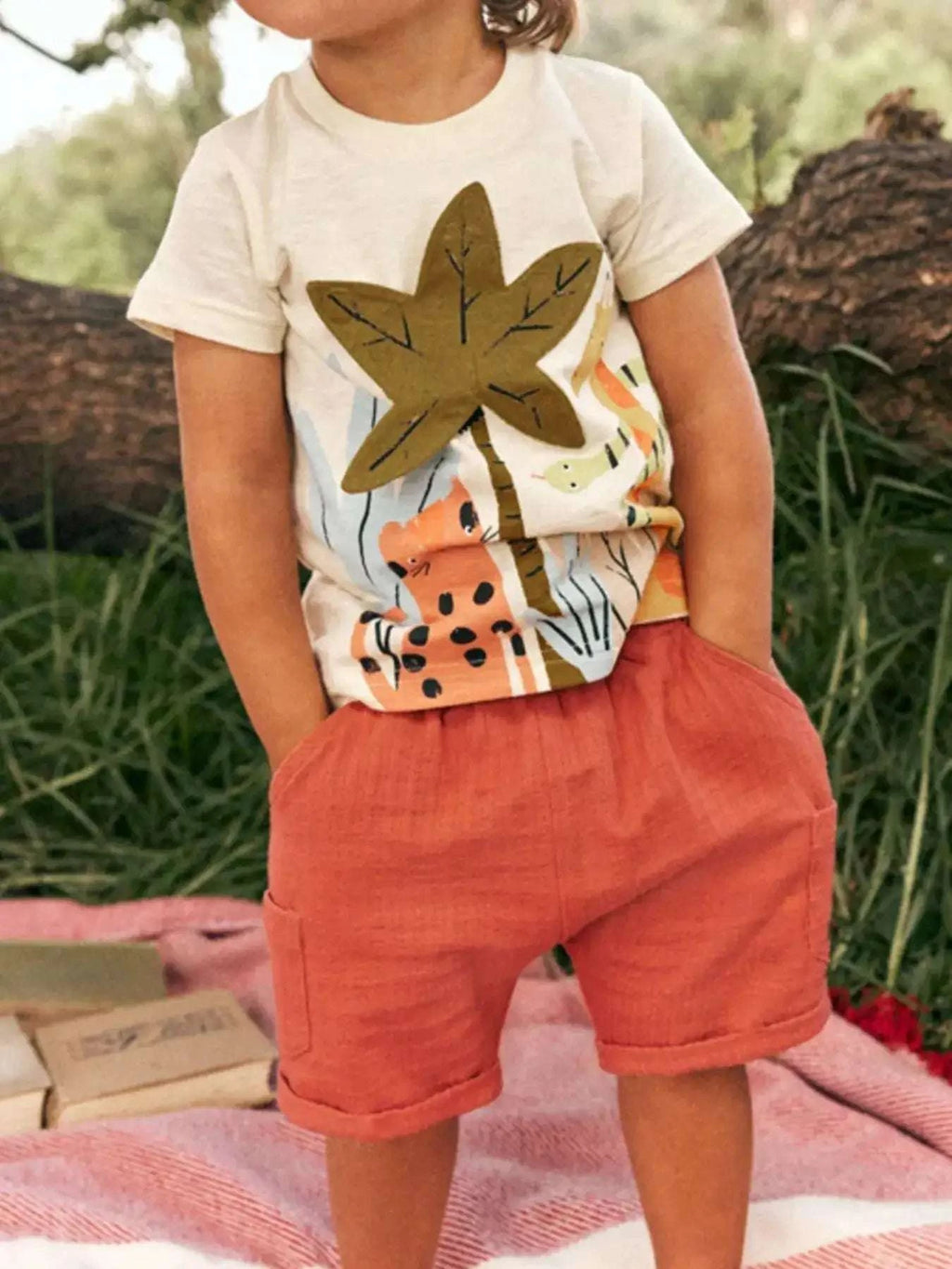Kids beige graphic t-shirt and coral shorts set