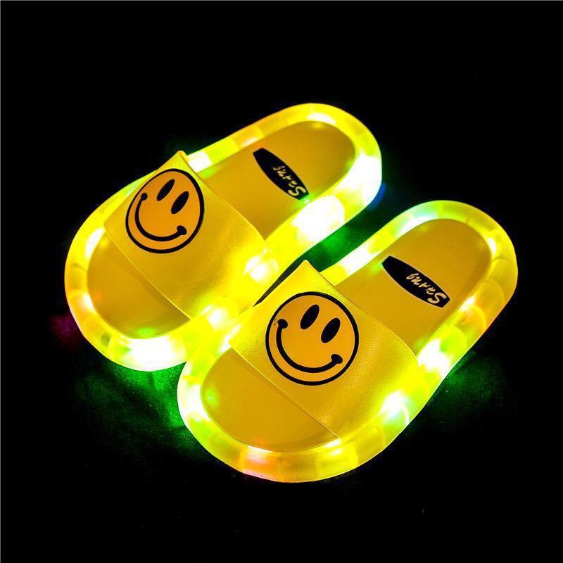 Internet celebrity luminous children's slippers fashionable crystal shoes shiny lights boys and girls children's luminous sandals