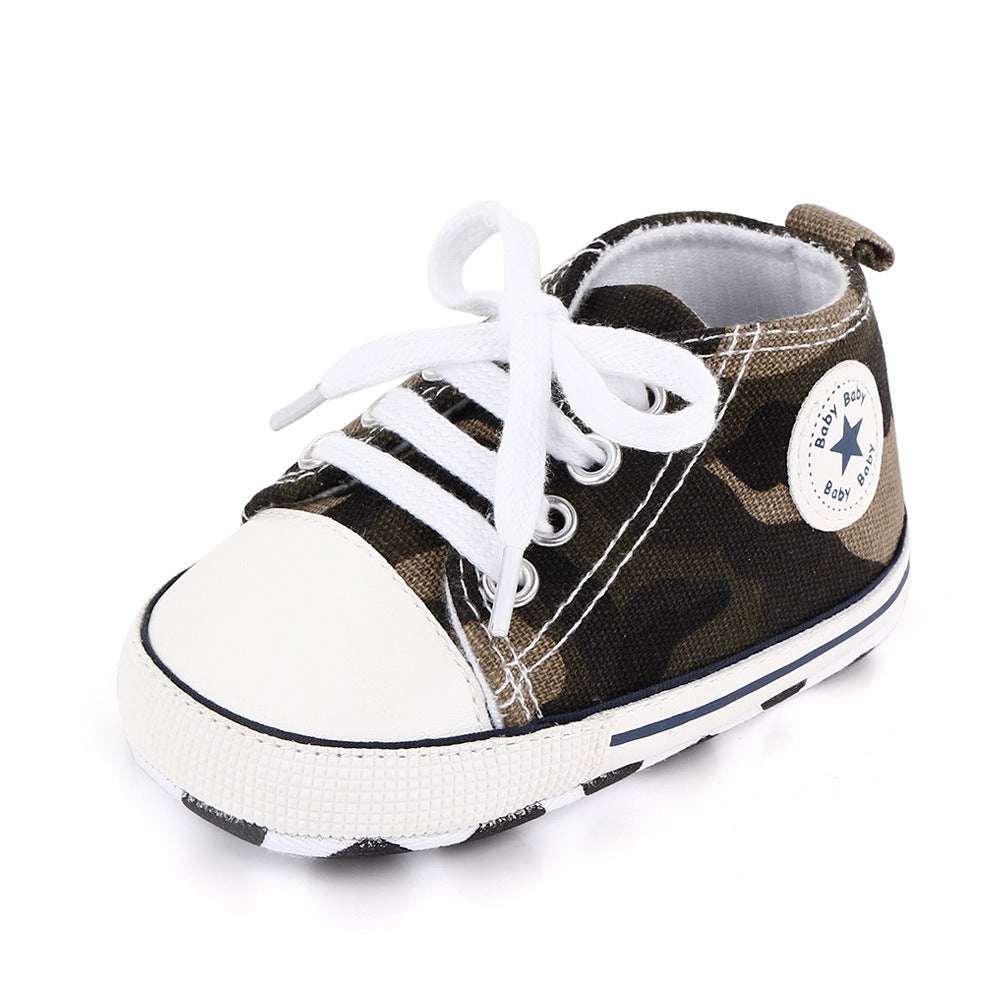 Toddler canvas sneakers, dark camouflage look with white laces, lace-up soft sole star patch