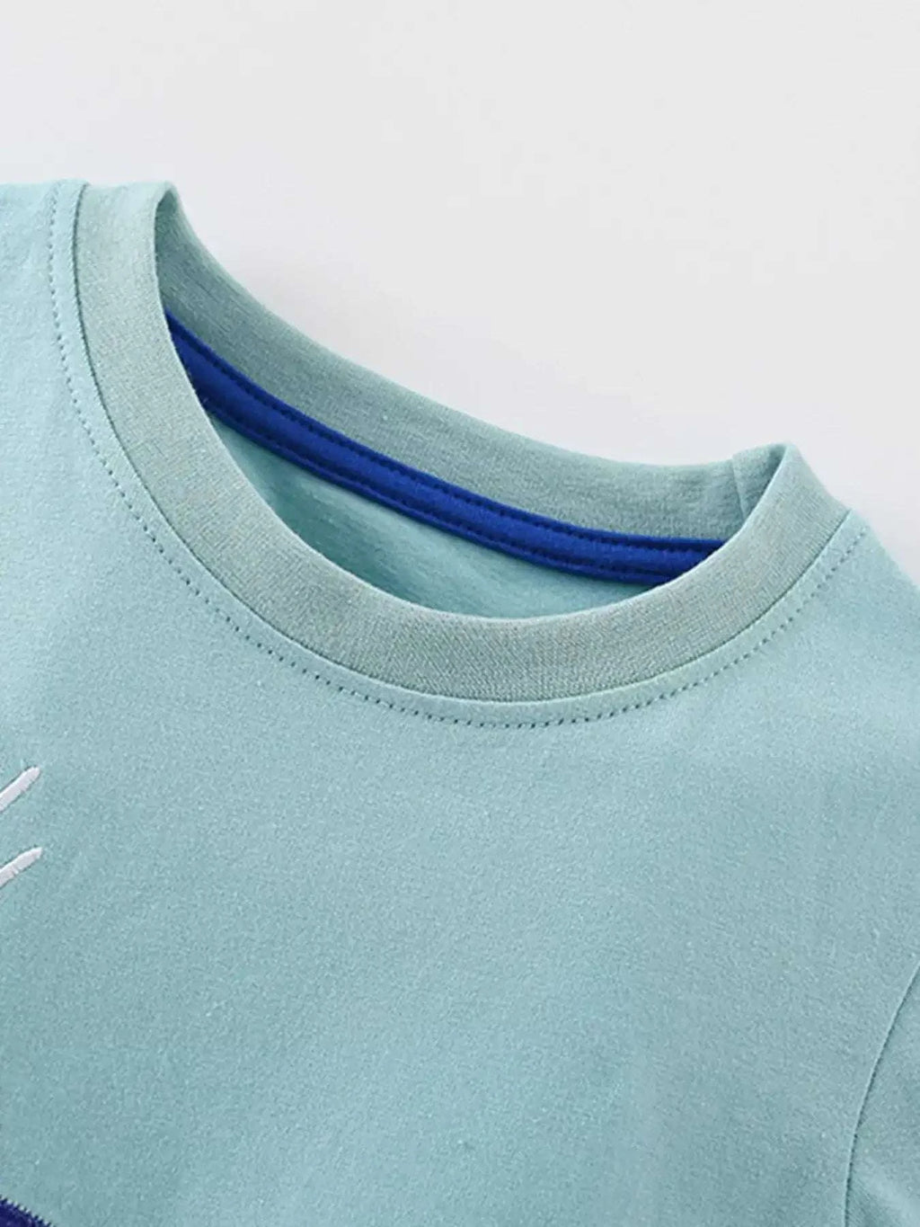 Light blue kids' round-neck T-shirt with blue contrast collar trim
