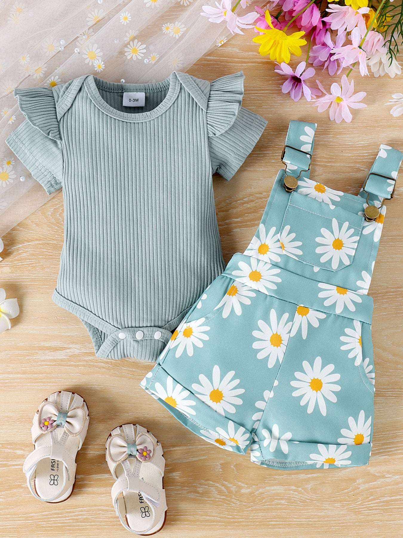 Light blue daisy print short overalls set with ribbed short-sleeve bodysuit